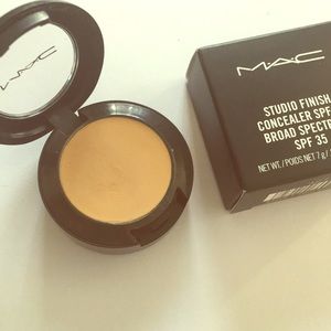 MAC Studio Finish Concealer SPF 35 NC30